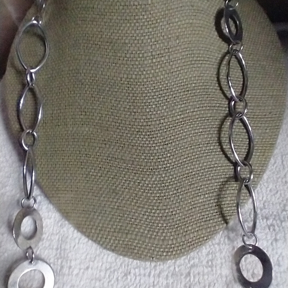 Super long lia Sophia circles silvertone necklace - Picture 6 of 7